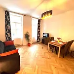 Cute Apartment Zborovska
