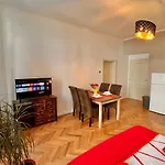 Cute Apartment Zborovska